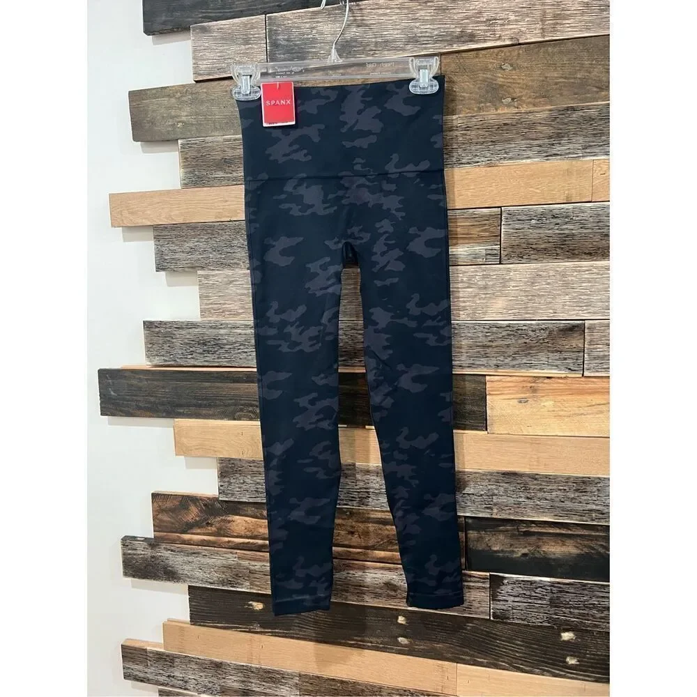 Spanx NWT Look at Me Now Womens Leggings Seamless Black Camo sz S